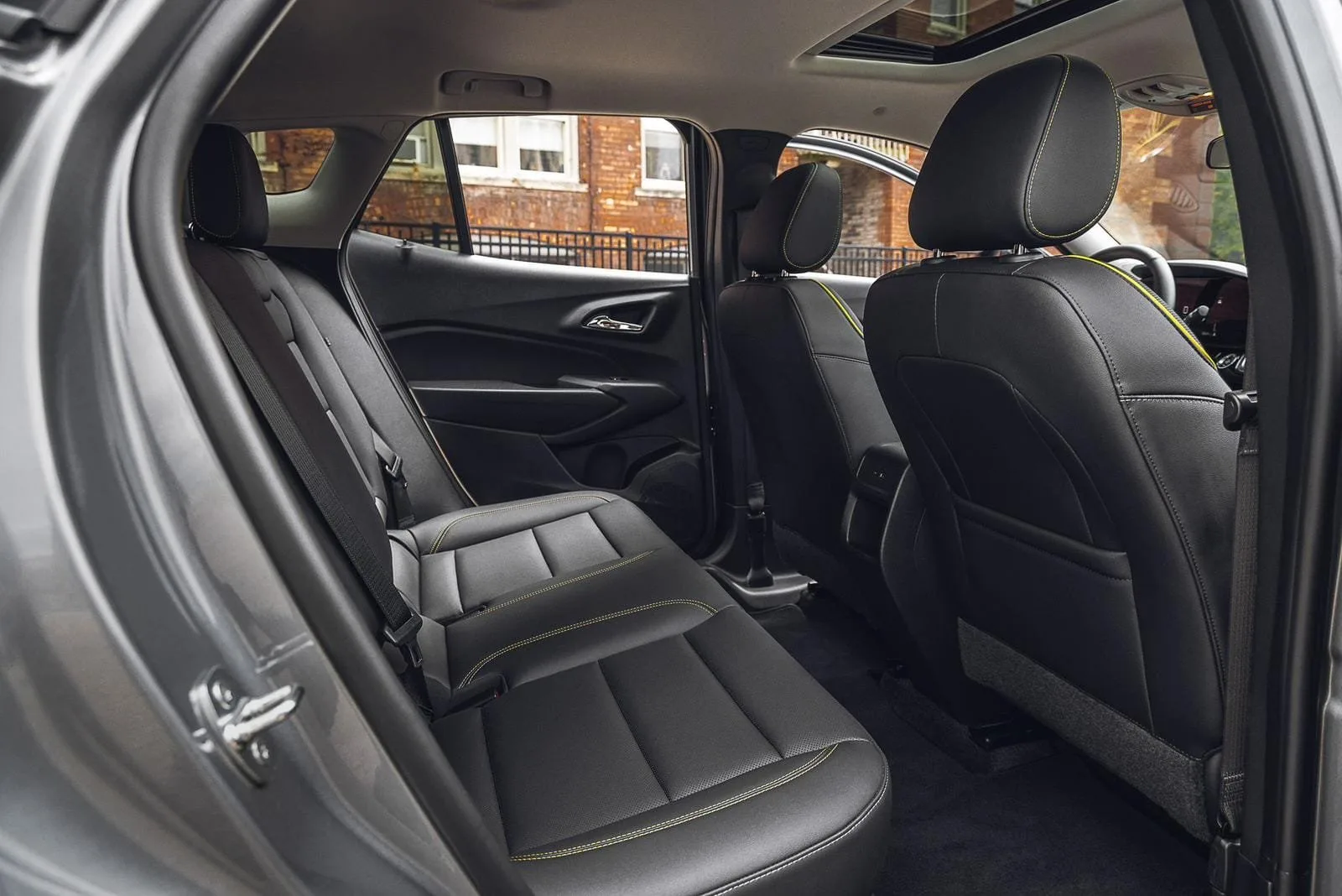 Chevrolet Tracker front interior seats